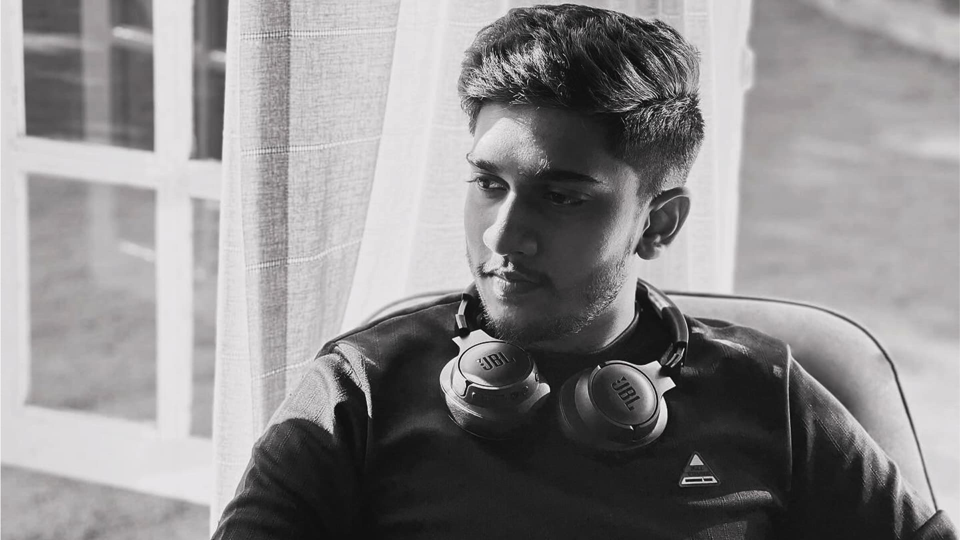 Sandesh Rathnayake - Sri Lankan multi-creative artist, guitarist, photographer and cinematographer